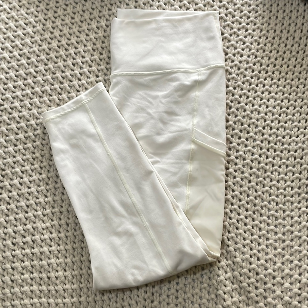 White Fabletics leggings w/ pockets